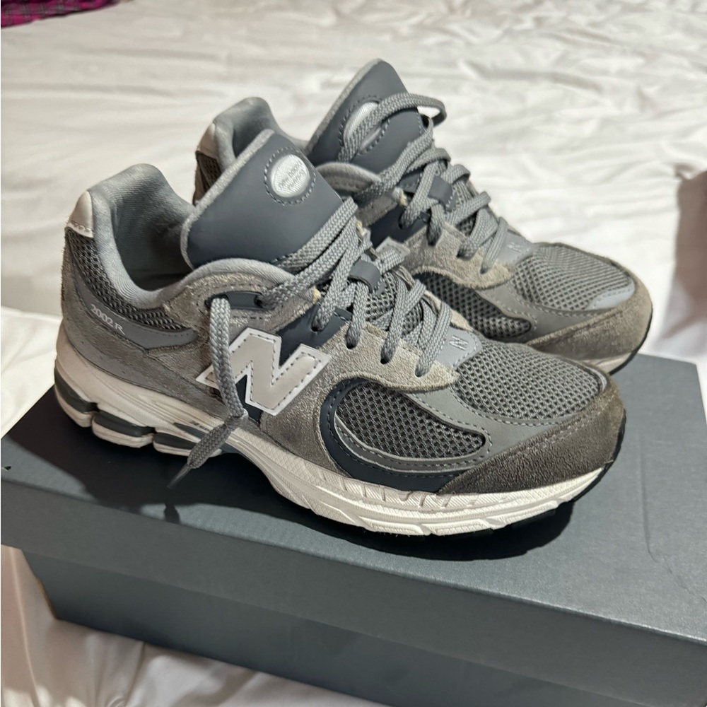 NEW BALANCE 2002R CASUAL SHOES